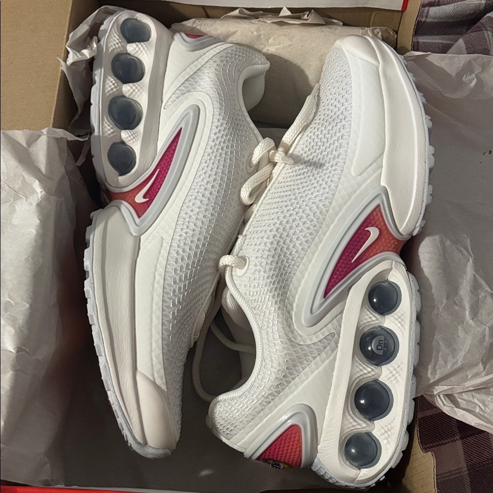 Nike Women's Air Max DN Brand New size 8